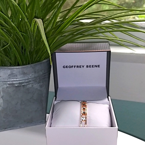 Geoffrey Bean Gold Bangle Bracelet with Rhinestone - Picture 7 of 8